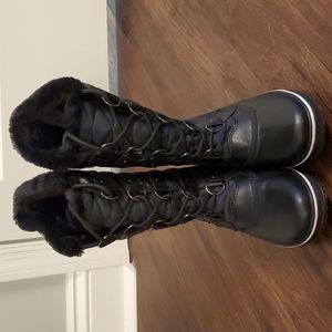 Women's JBU faux fur snow boots.